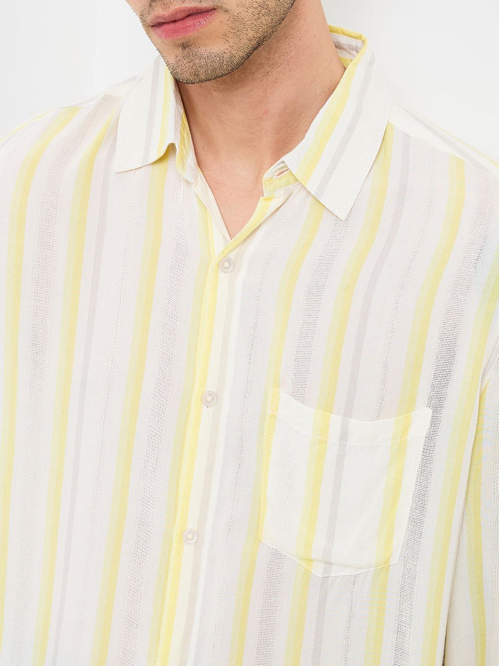 SPYKAR Men Relaxed Fit Spread Collar Vertical Striped Casual Shirt