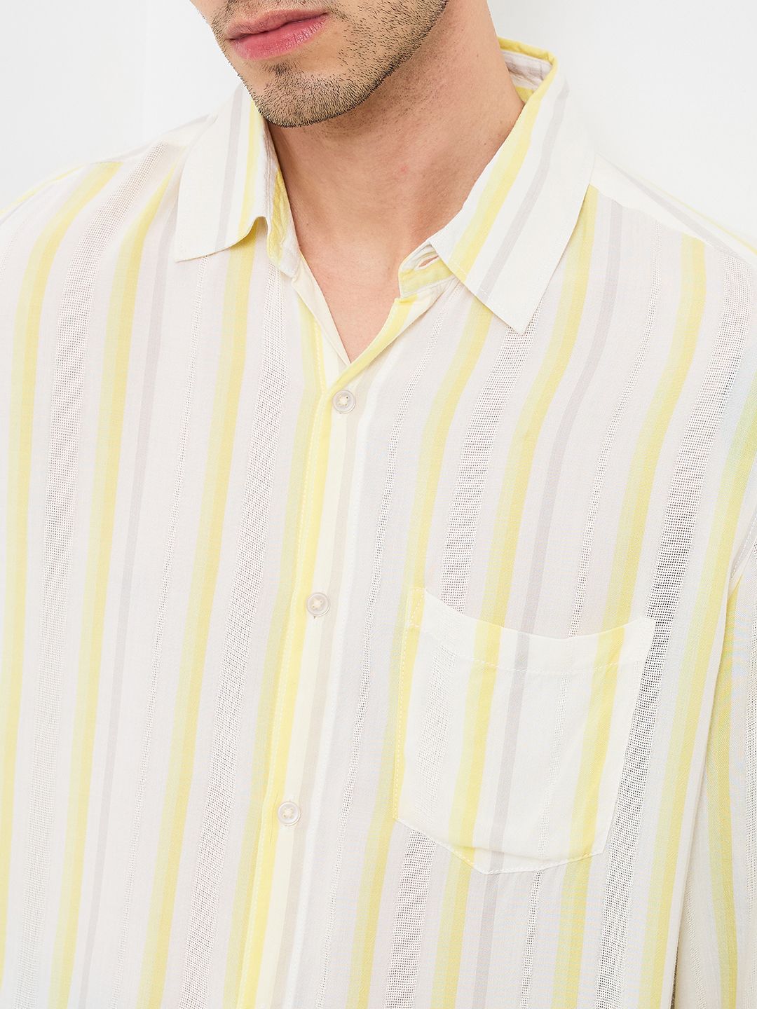 SPYKAR Men Relaxed Fit Spread Collar Vertical Striped Casual Shirt