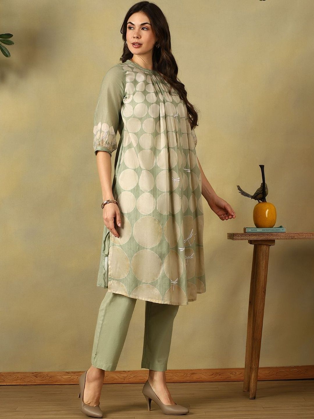 Mamicha Women Printed Regular Thread Work Pure Cotton Kurta with Trousers
