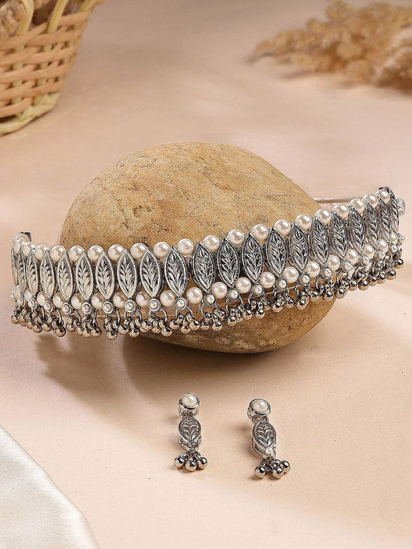 Karatcart Reka bentuk daun teroksida perak Kundan Kundan Studded & Beaded Choker Jewellery Set