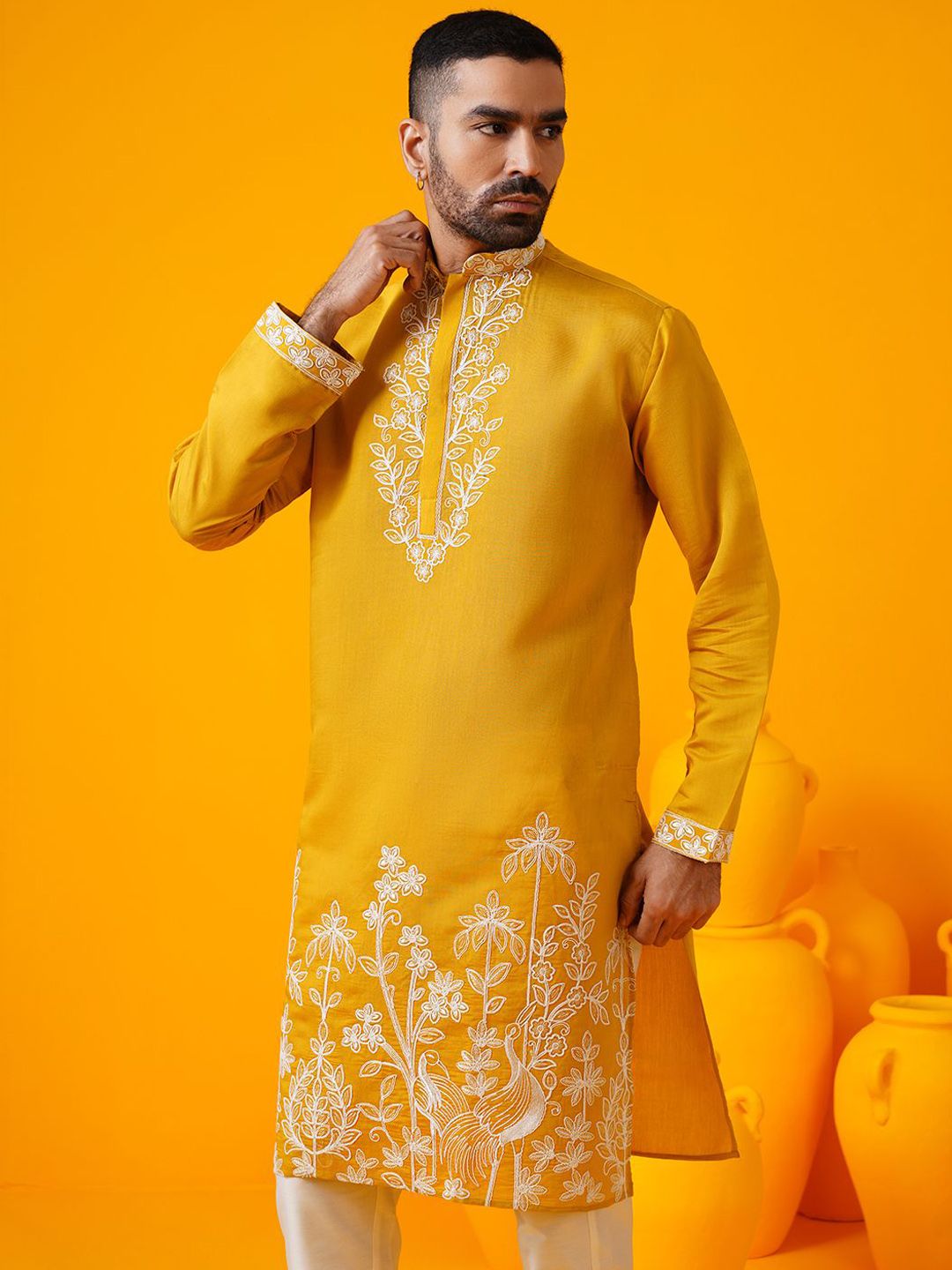SOJANYA LUXE Floral Embroidered Mandarin Collar Straight Kurta