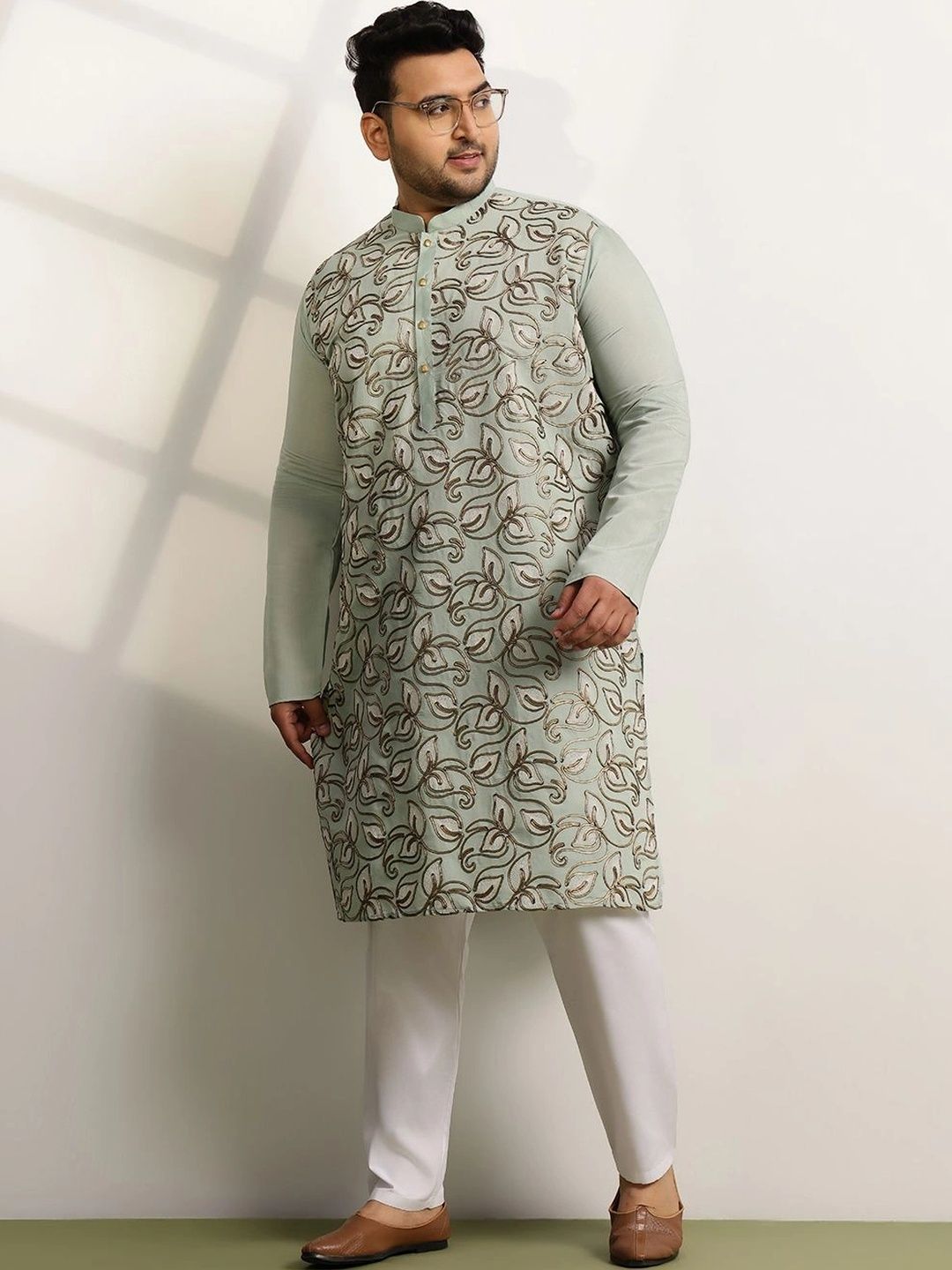 SOJANYA PLUS Men Ethnic Motifs Embroidered Regular Thread Work Kurta with Trousers