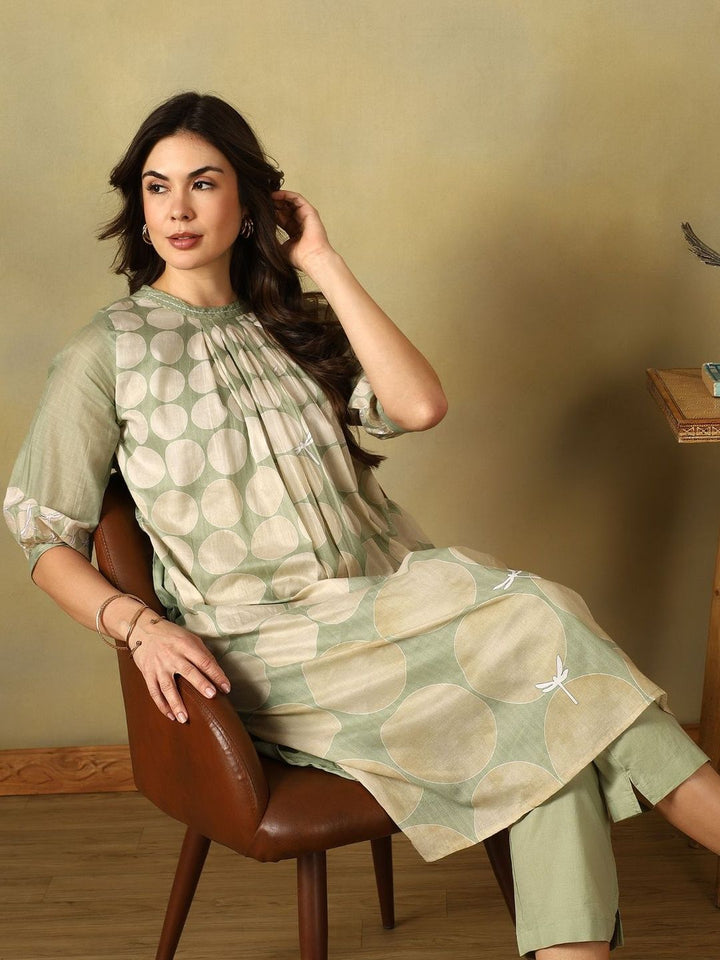 Mamicha Women Printed Regular Thread Work Pure Cotton Kurta with Trousers