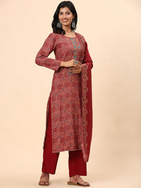 Mamicha Women Floral Printed Regular Thread Work Pure Cotton Kurta with Palazzos & With Dupatta