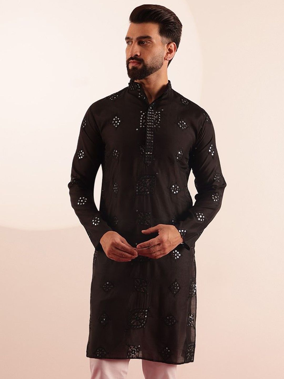 SOJANYA Men Embroidered Mirror Work Kurta