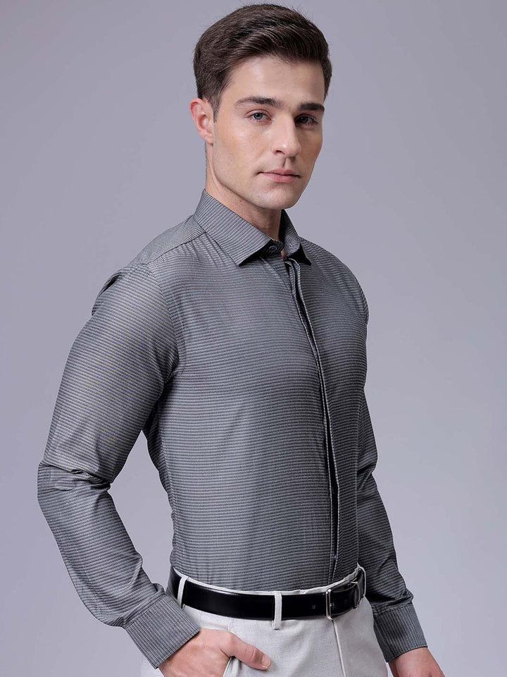The Indian Garage Co. X Luxe Men Slim Fit Cutaway Collar Textured Formal Shirt