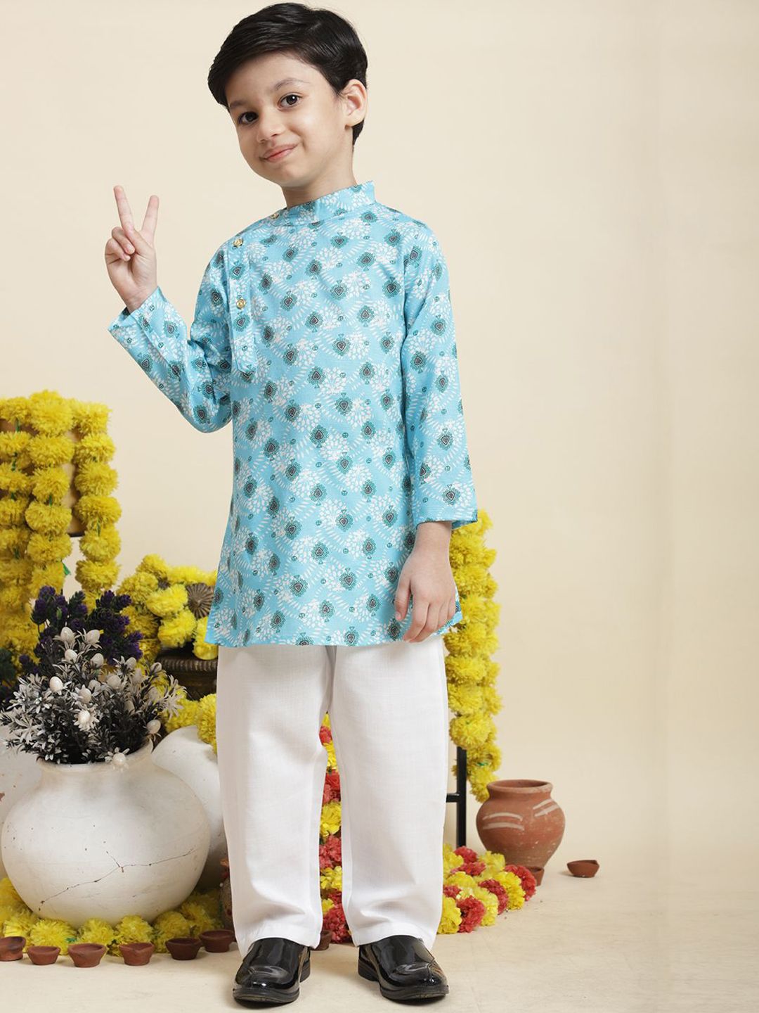 Cutiekins Boys Ethnic Motifs Printed Mandarin Collar Straight Kurta with Trousers