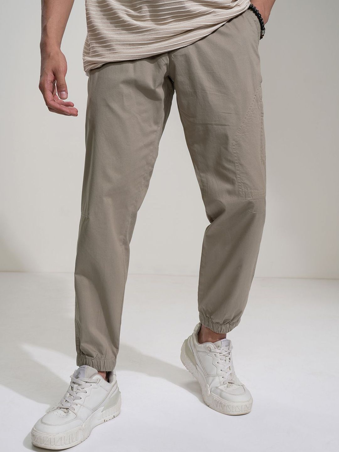 HIGHLANDER Men Solid Elasticated Relaxed Fit Cargo Jogger