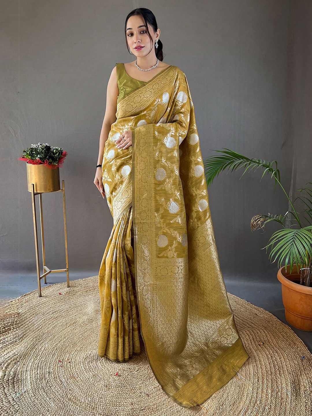KALINI Woven Design Floral Zari Silk Blend Banarasi Saree