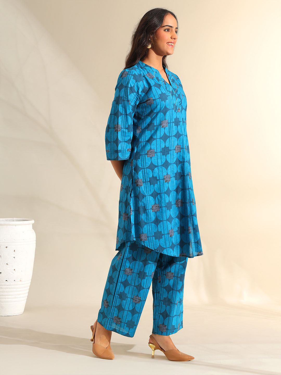 Mamicha Women Printed Regular Thread Work Pure Cotton Kurta with Trousers
