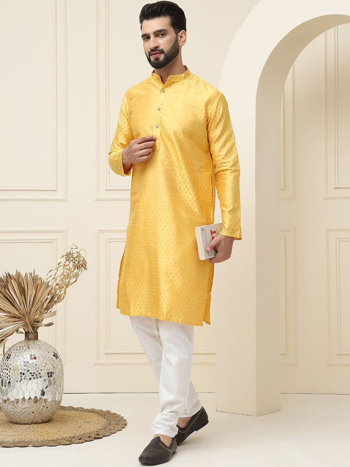 SOJANYA Motif Etnik Printed Mandarin Collar Silk Cotton Straight Kurta with Pajama