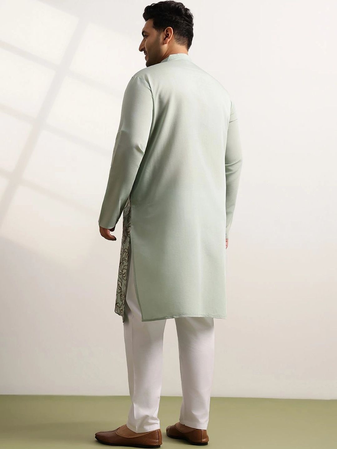 SOJANYA PLUS Men Ethnic Motifs Embroidered Regular Thread Work Kurta with Trousers