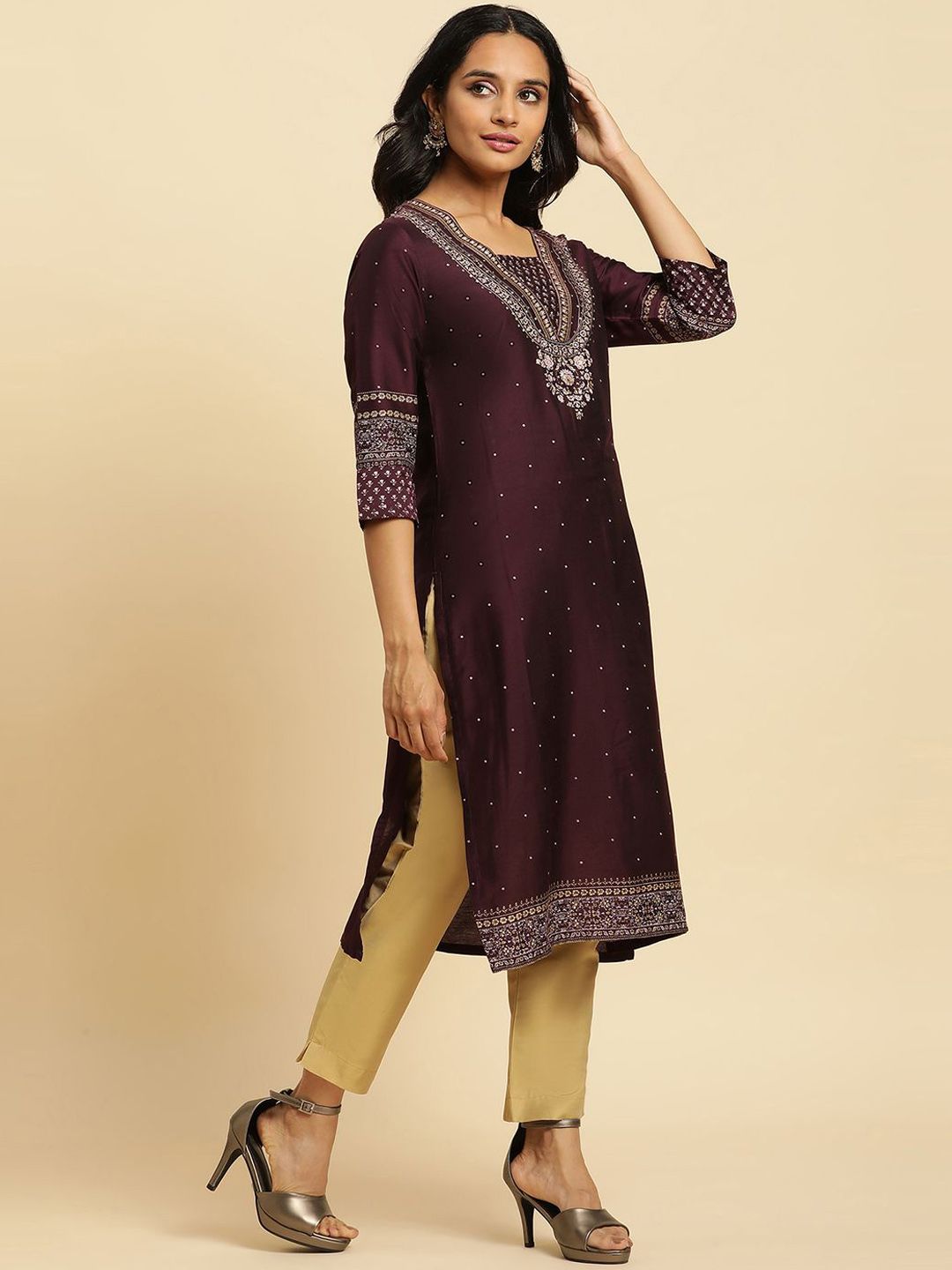 W Geometric Yoke Design Mirror Work Straight Kurta