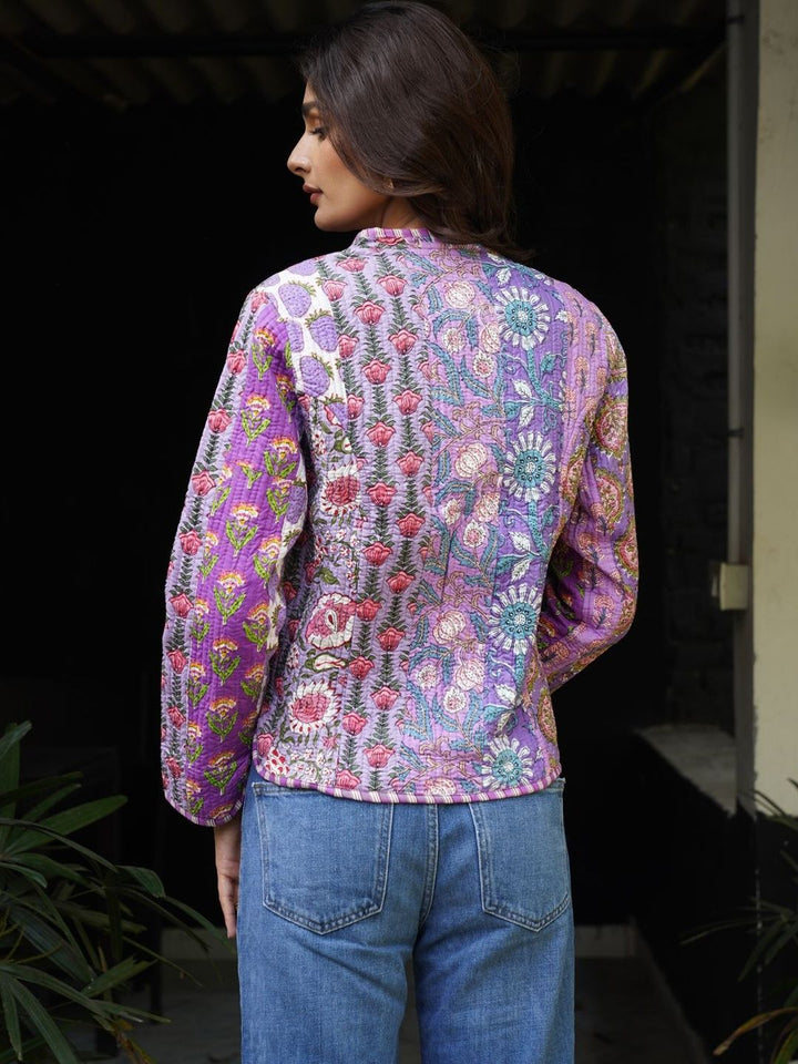 Jaket Berkuilt Bunga Wanita House of Chikankari dengan Sulaman