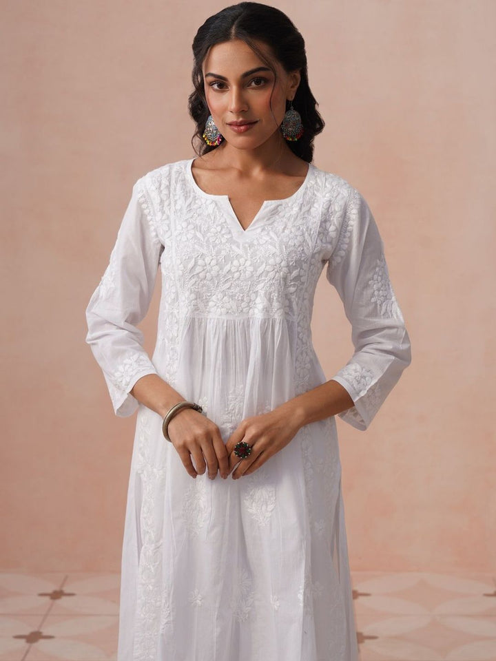 Rumah Wanita Chikankari Bersulam Kurta Romantik Putih Chikankari