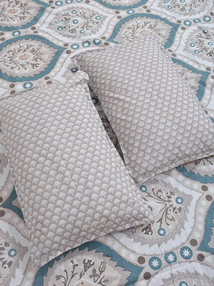 KLOTTHE Polycotton Bedsheet with 2 Pillow Covers