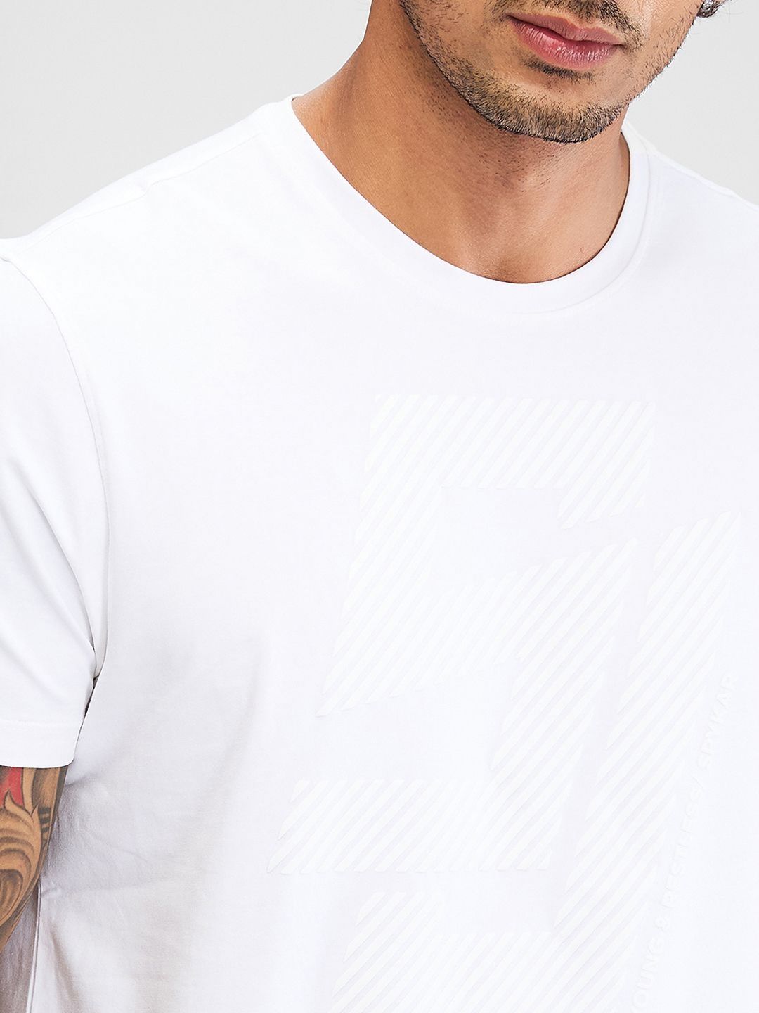 SPYKAR Men Raw Edge Slim Fit T-shirt