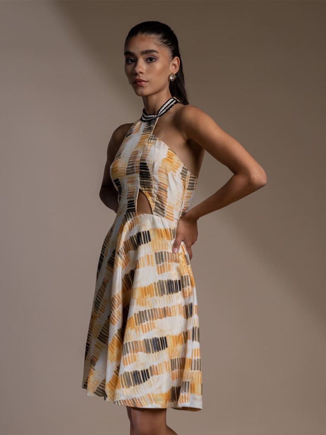 Mamicha Print Halter Neck Crepe Fit & Flare Dress