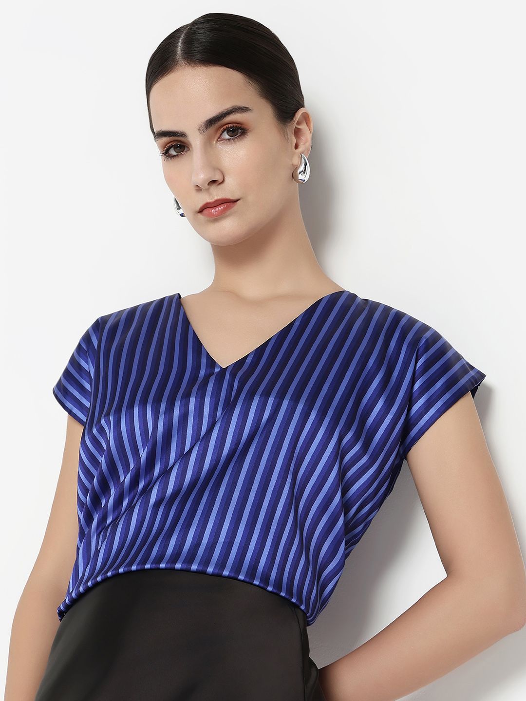 Rareism Women Vertical Striped V-Neck Top