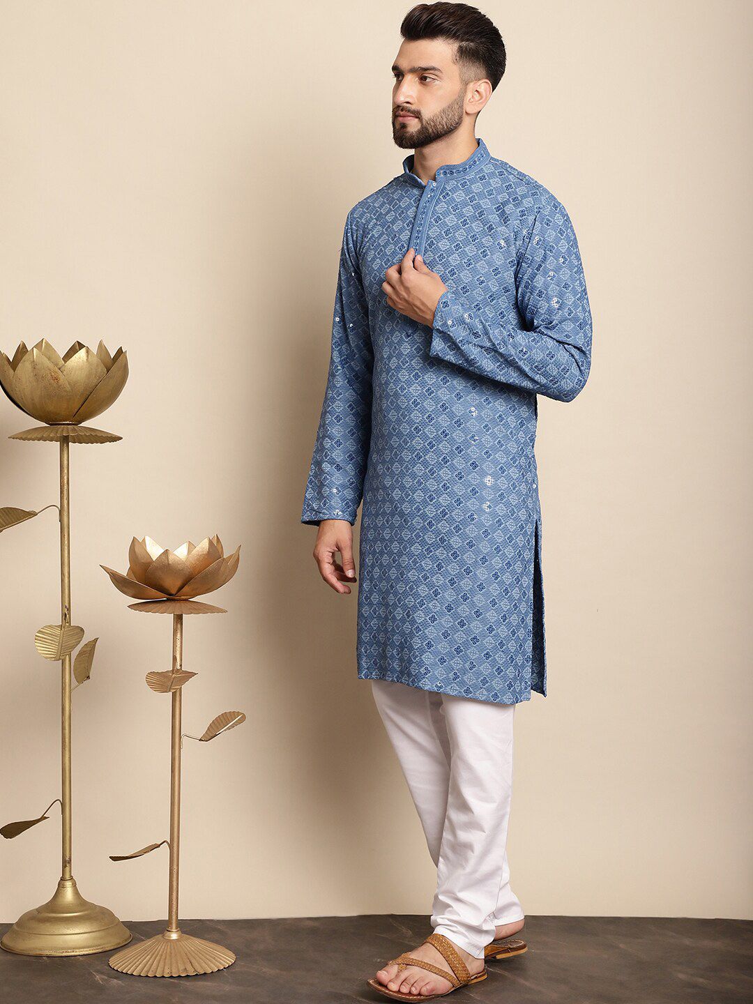 Motif Etnik Anouk Bersulam Kolar Mandarin Kurta Kapas Tulen Lurus dengan Churidar