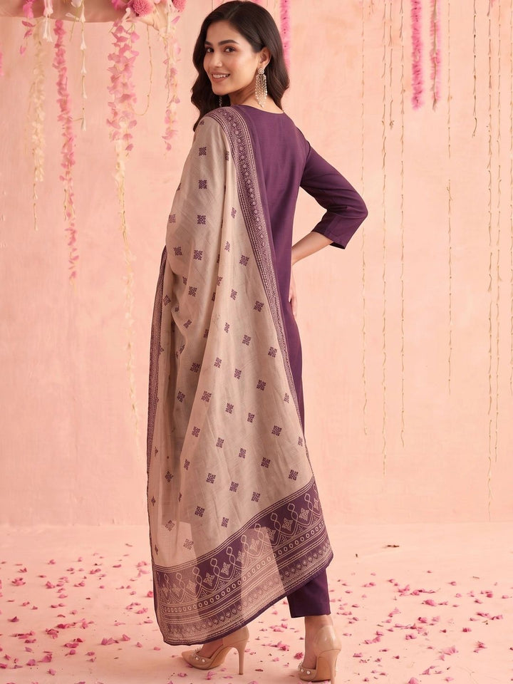 Mamicha Women Ethnic Motifs Embroidered Regular Thread Work Kurta with Trousers & With Dupatta
