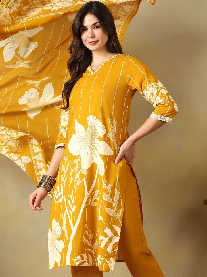 Mamicha Women Floral Printed Regular Pure Cotton Kurta with Trousers & With Dupatta