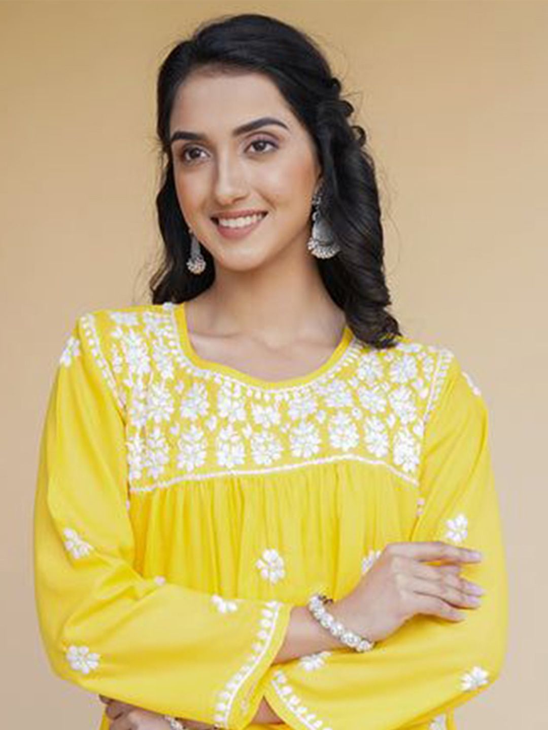 HOUSE OF KARI Floral Embroidered Round Neck Chikankari Pure Cotton Short Kurta