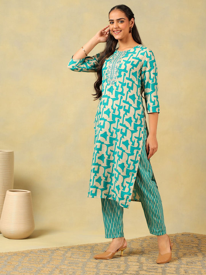 Mamicha Women Printed Regular Thread Work Pure Cotton Kurta with Trousers & With Dupatta