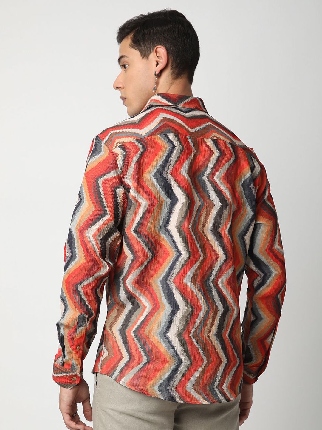 VASTRADO Men Classic Spread Collar Chevron Slim Fit Casual Shirt