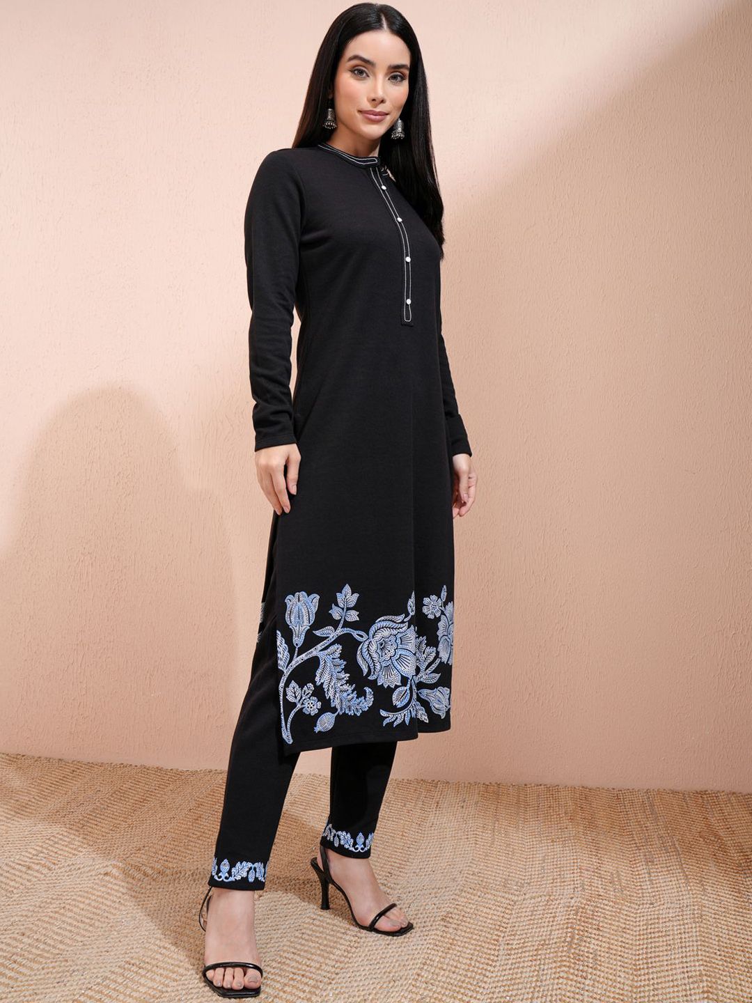 Vishudh Black Floral Printed Mandarin Collar Straight Kurta With Trousers