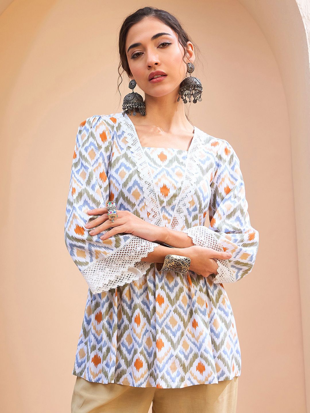 Shae by SASSAFRAS Geometric Printed V-Neck Angrakha Kurti