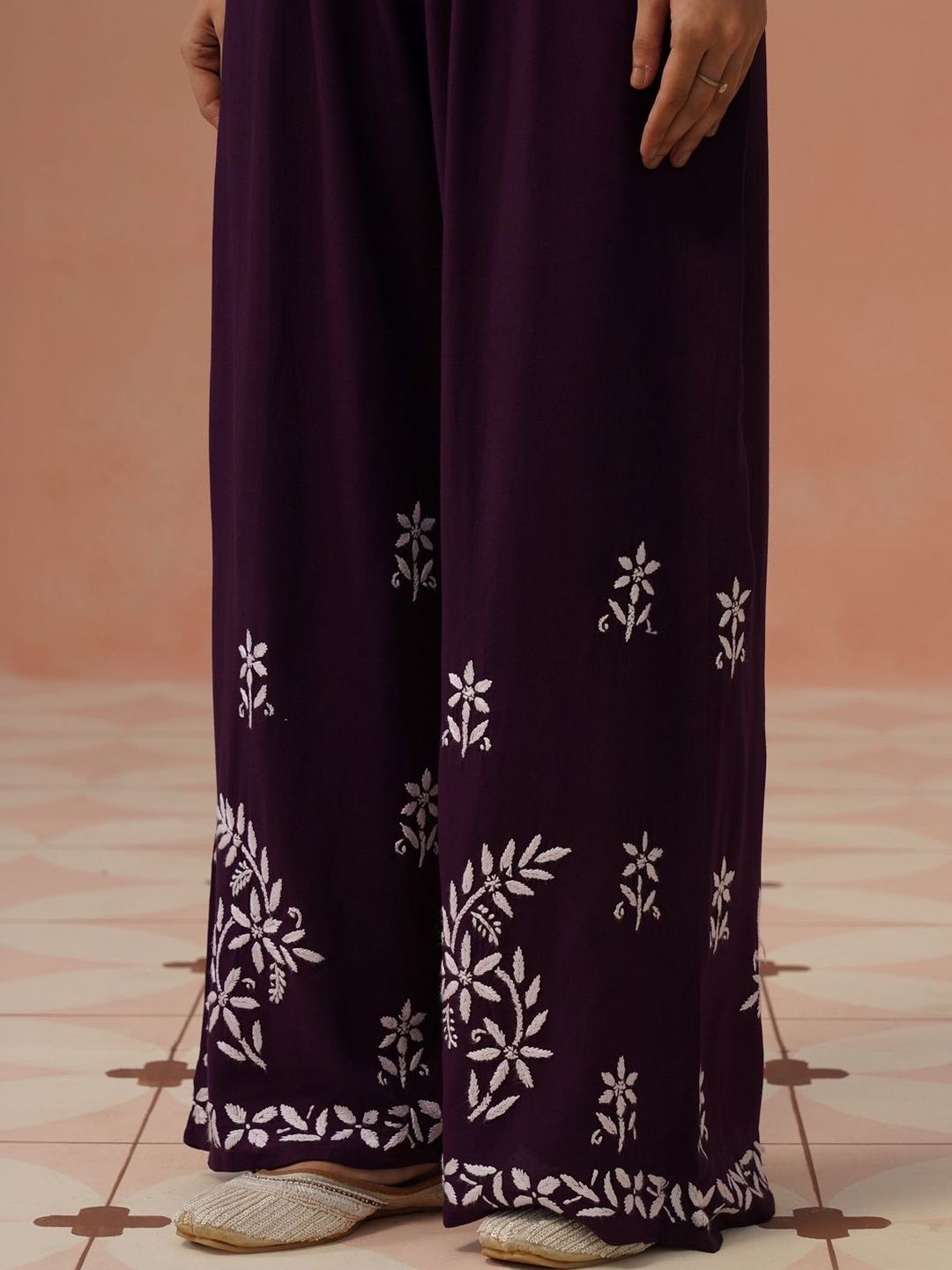 House of Chikankari Women Regular Chikankari Kurta with Trousers