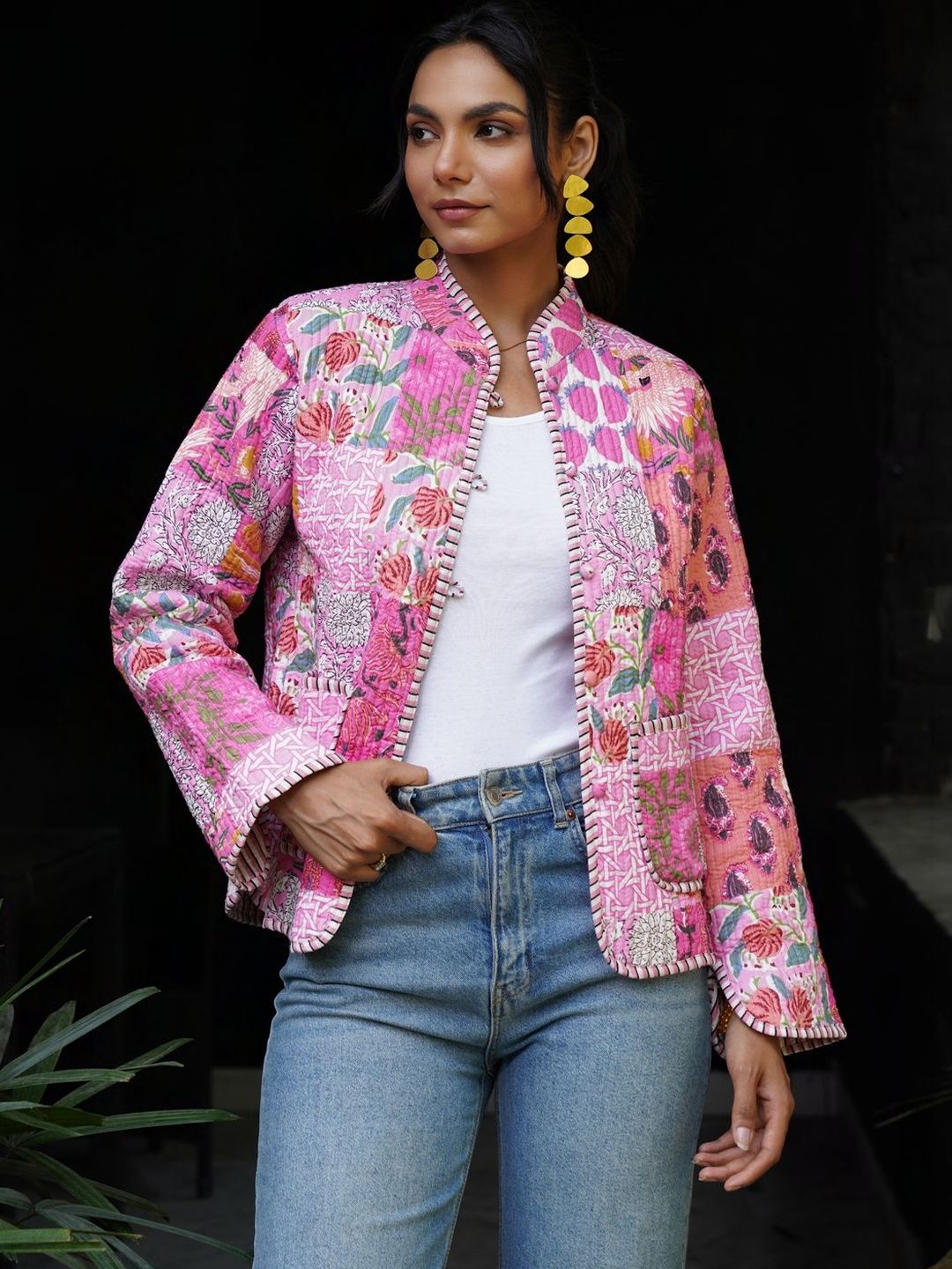 Jaket Berkuilt Bunga-bungaan Wanita House of Chikankari dengan Patchwork