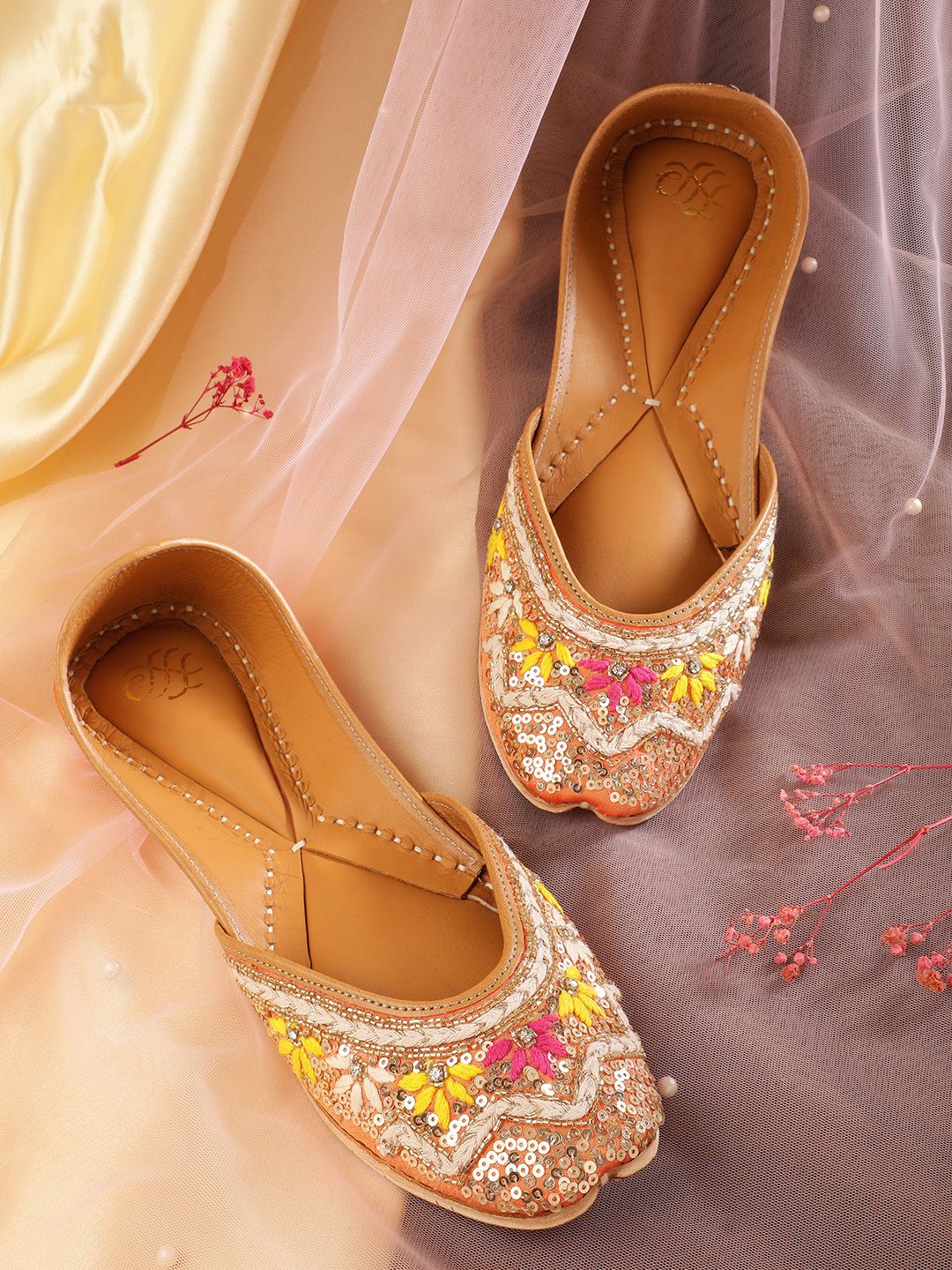 House of Pataudi Embroidered Detailed Mojaris