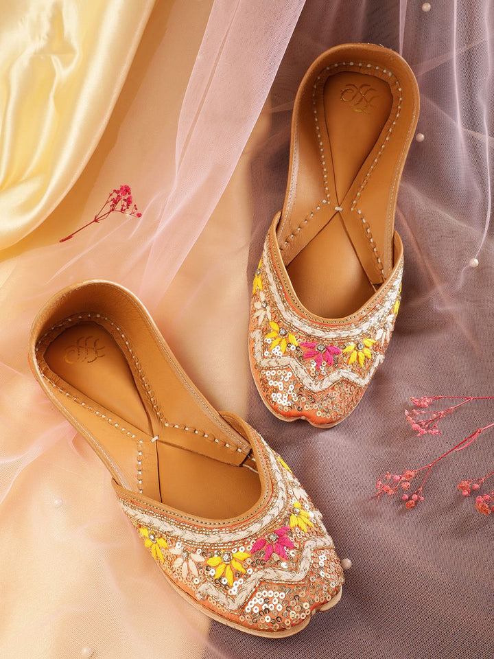 House of Pataudi Embroidered Detailed Mojaris
