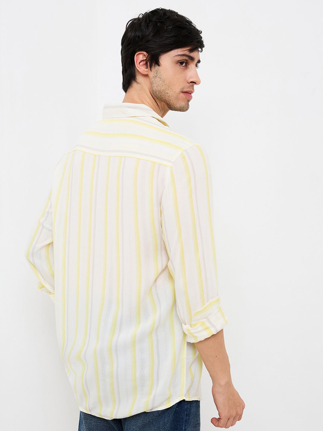 SPYKAR Men Relaxed Fit Spread Collar Vertical Striped Casual Shirt