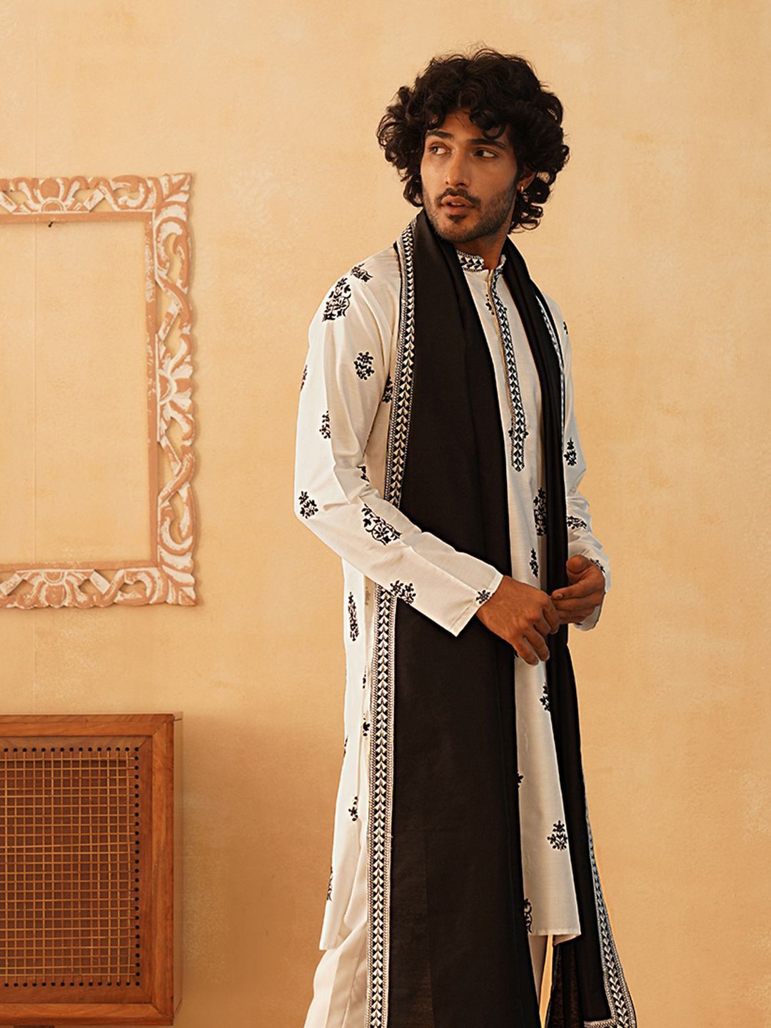 Jompers Floral Embroidered Mandarin Collar Thread Work Silk Kurta With Dupatta