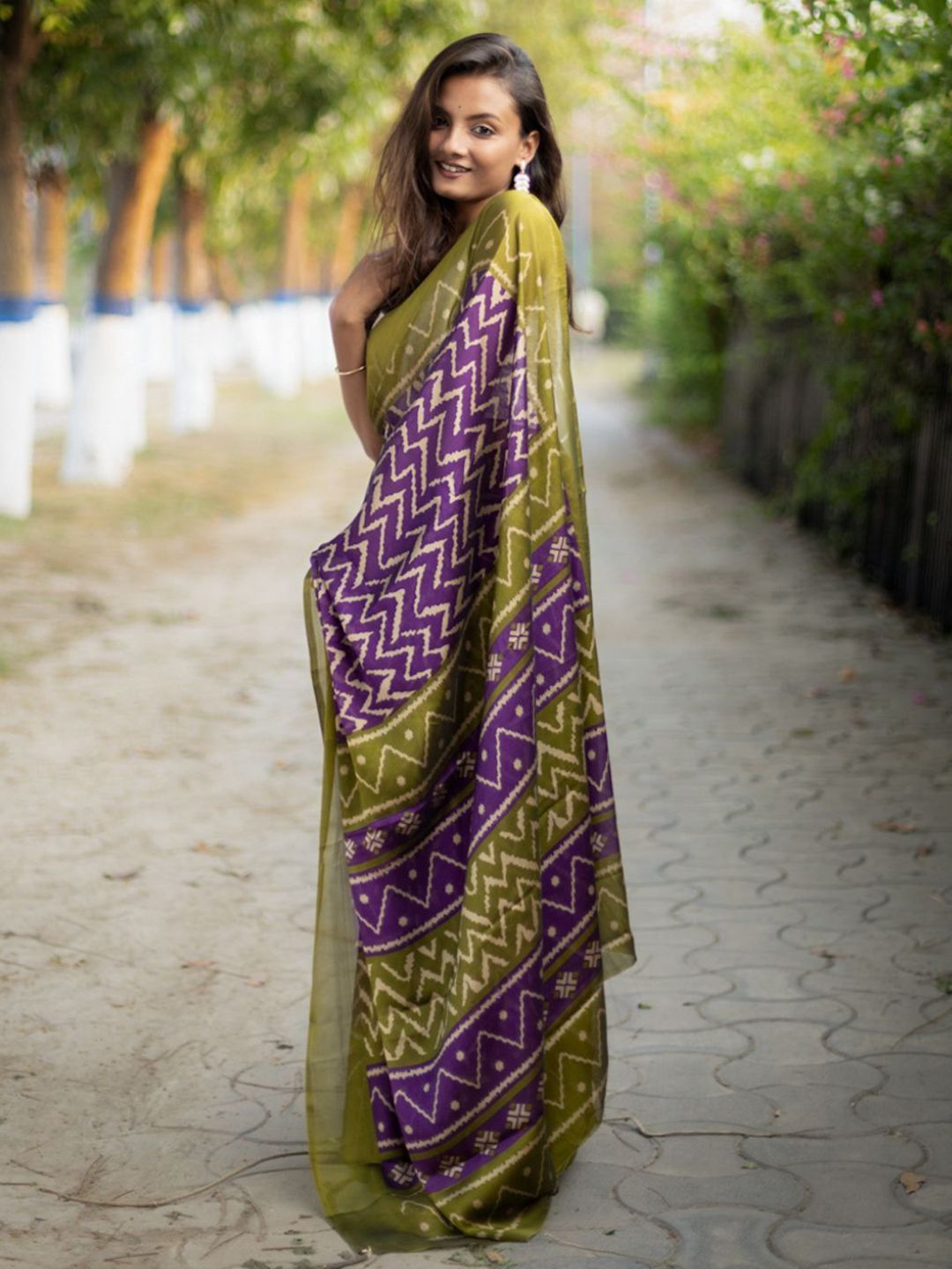 KALINI Geometric Printed Poly Georgette Saree