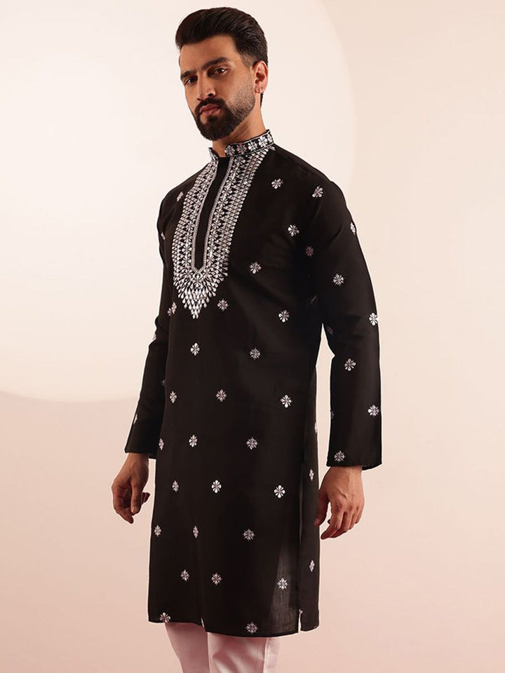 SOJANYA Men Embroidered Mirror Work Kurta