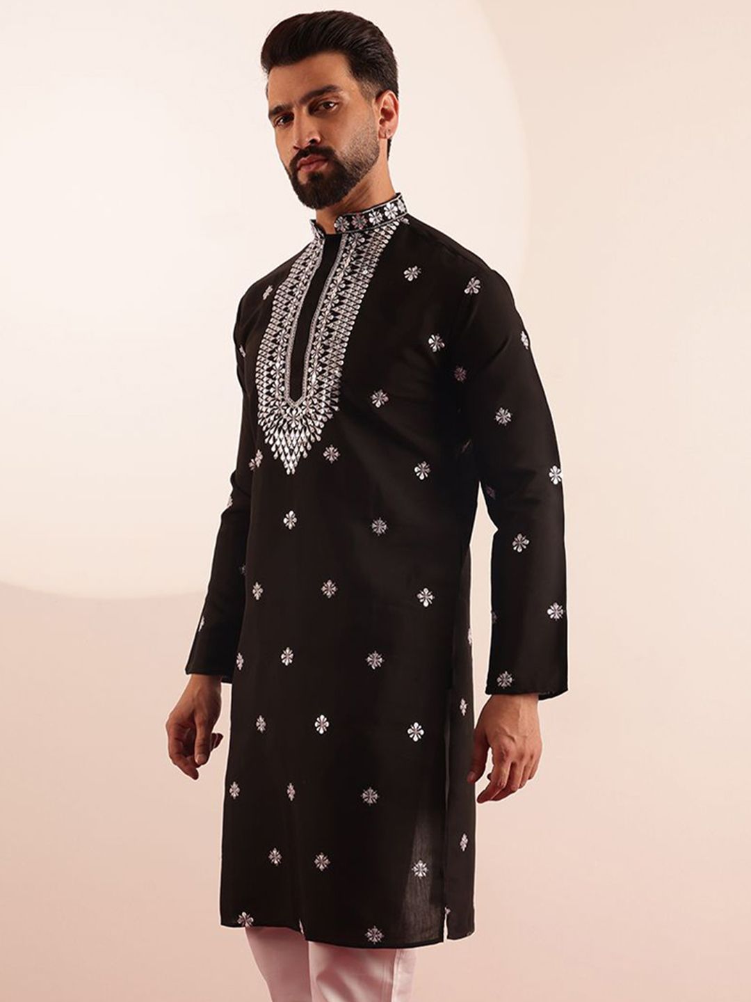 SOJANYA Men Embroidered Mirror Work Kurta