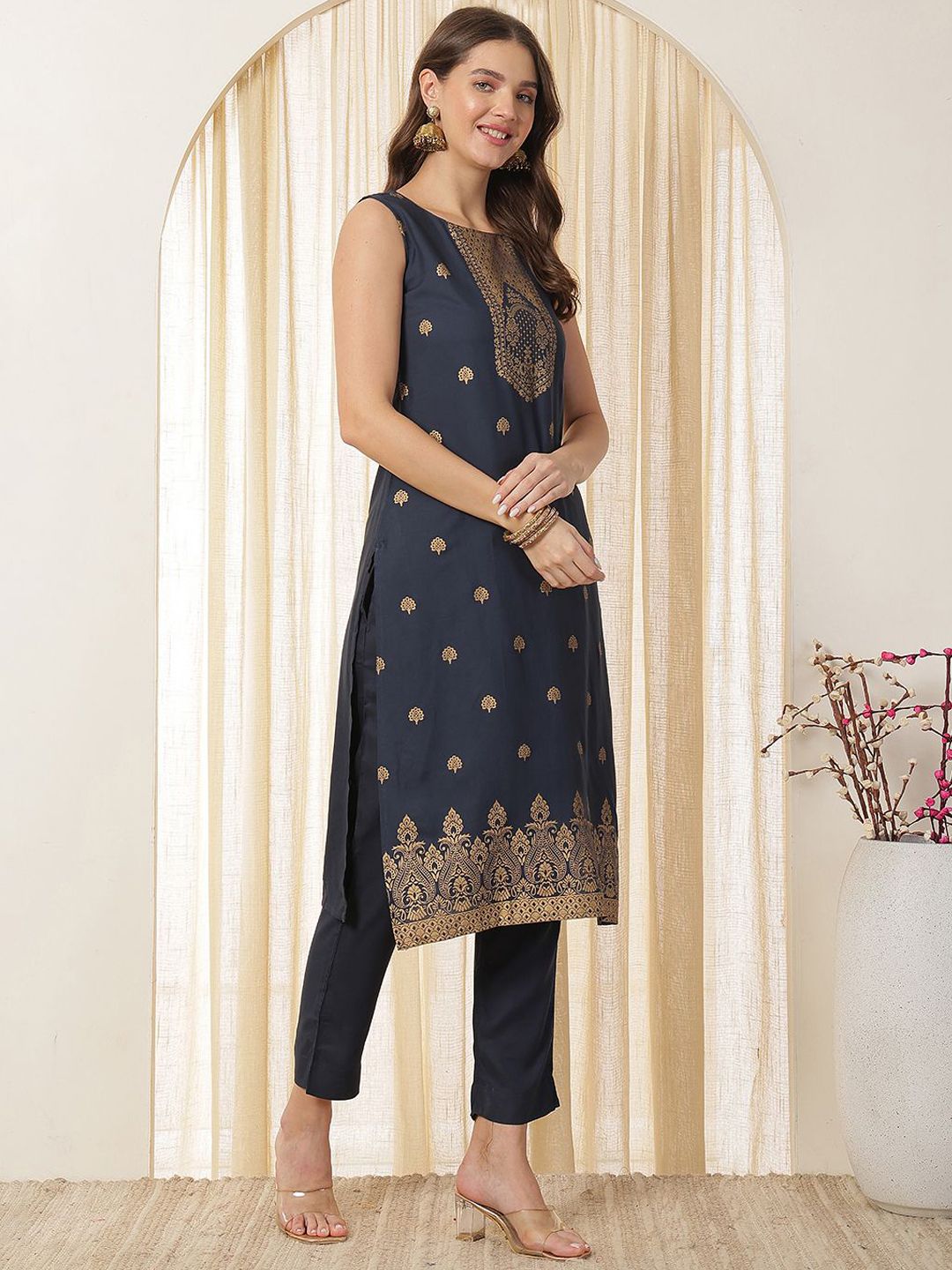 Anouk Women Floral Printed Regular Kurta with Trousers & With Dupatta