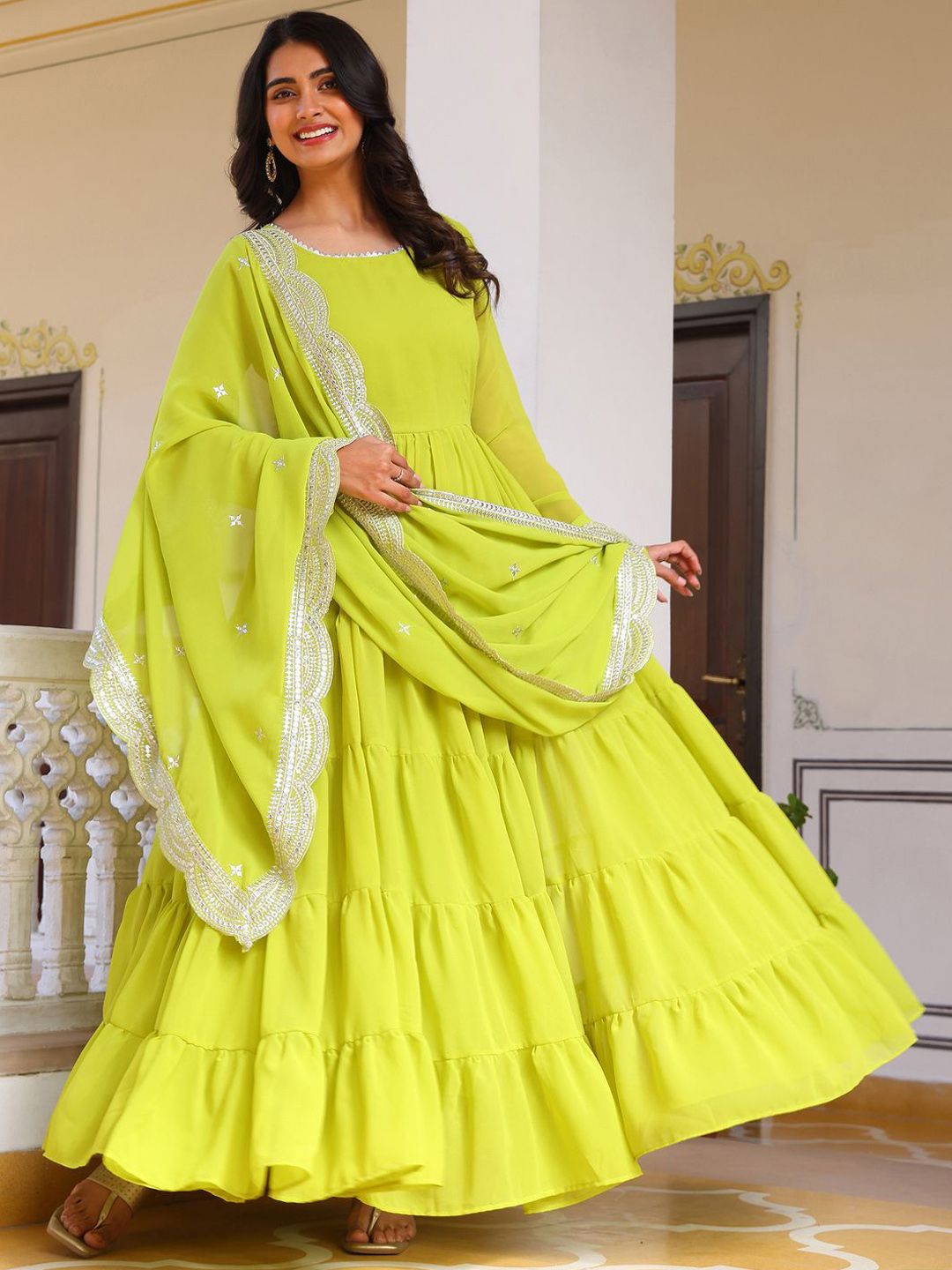 Wanita Kalini berlapis kurta dengan piyama & dengan dupatta
