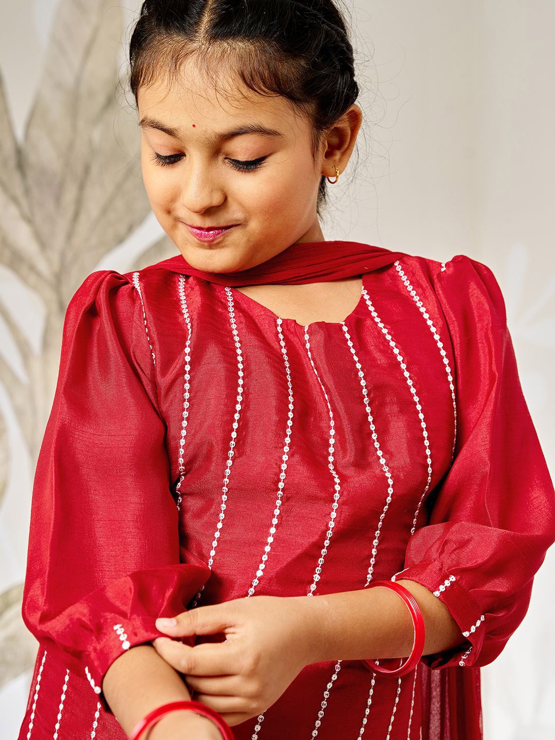 VASTRAMAY Girls Geometric Embroidered Sequinned Puff Sleeves Kurta With Patiala & Dupatta