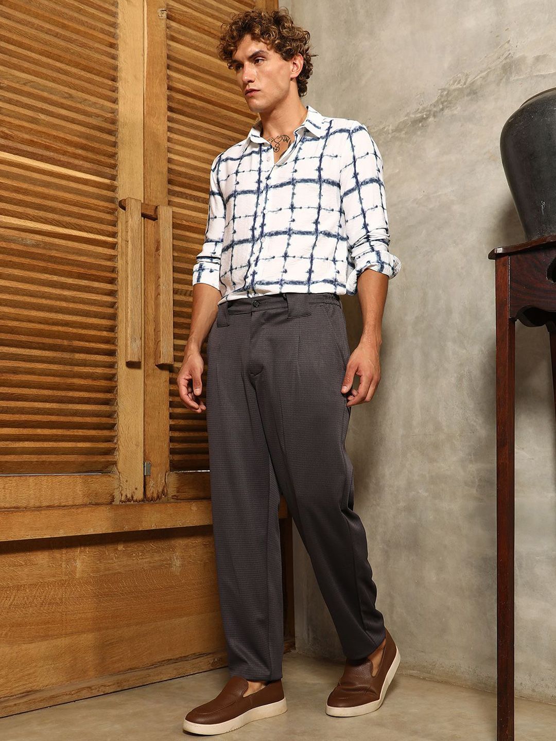 Campus Sutra Men Solid Relaxed Fit Comfort Trousers