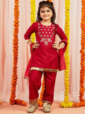 VASTRAMAY Girls Floral Embroidered Thread Work Kurta With Trousers & Dupatta