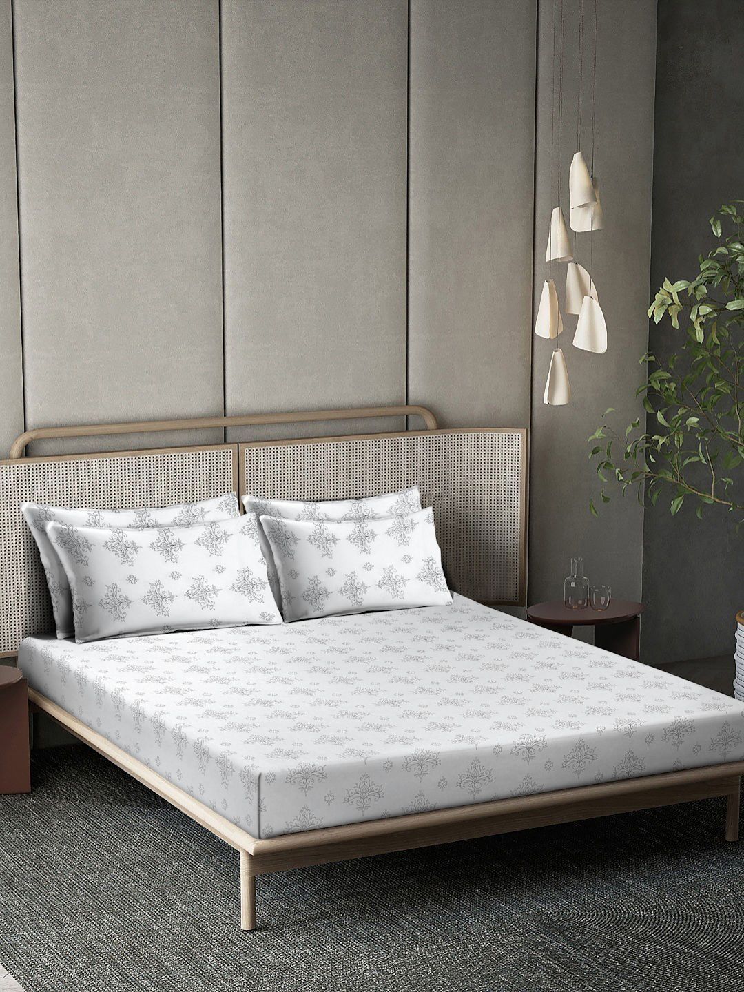 Myntra Elegant Homes White & Grey Floral 400 TC Cadar dengan 2 Sarung Bantal