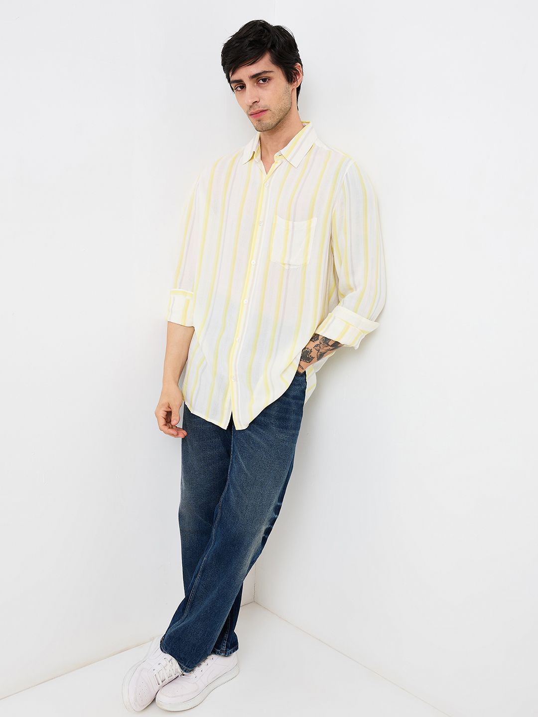 SPYKAR Men Relaxed Fit Spread Collar Vertical Striped Casual Shirt