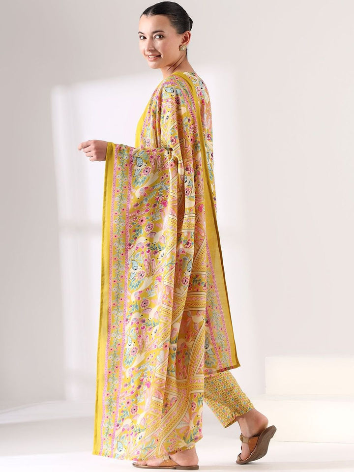 Mamicha Women Floral Printed Regular Thread Work Kurta with Trousers & With Dupatta