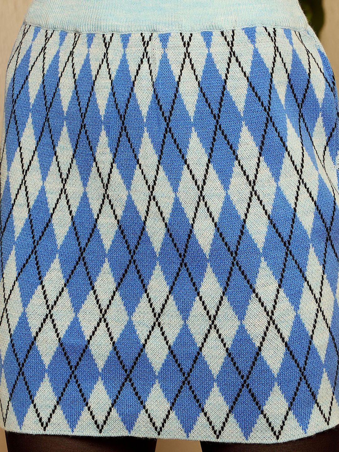 Berrylush Blue Woven Design V-Neck Crop Top With Skirt