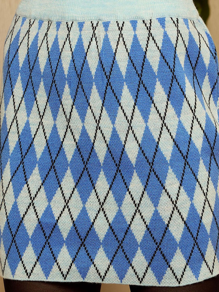 Berrylush Blue Woven Design V-Neck Crop Top With Skirt